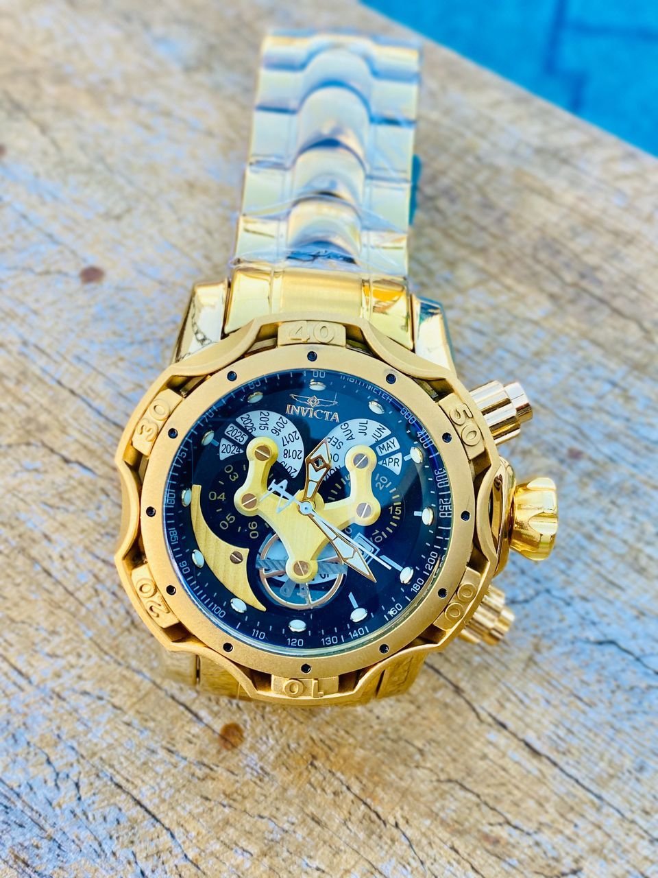 Invicta Bolt Hybrid